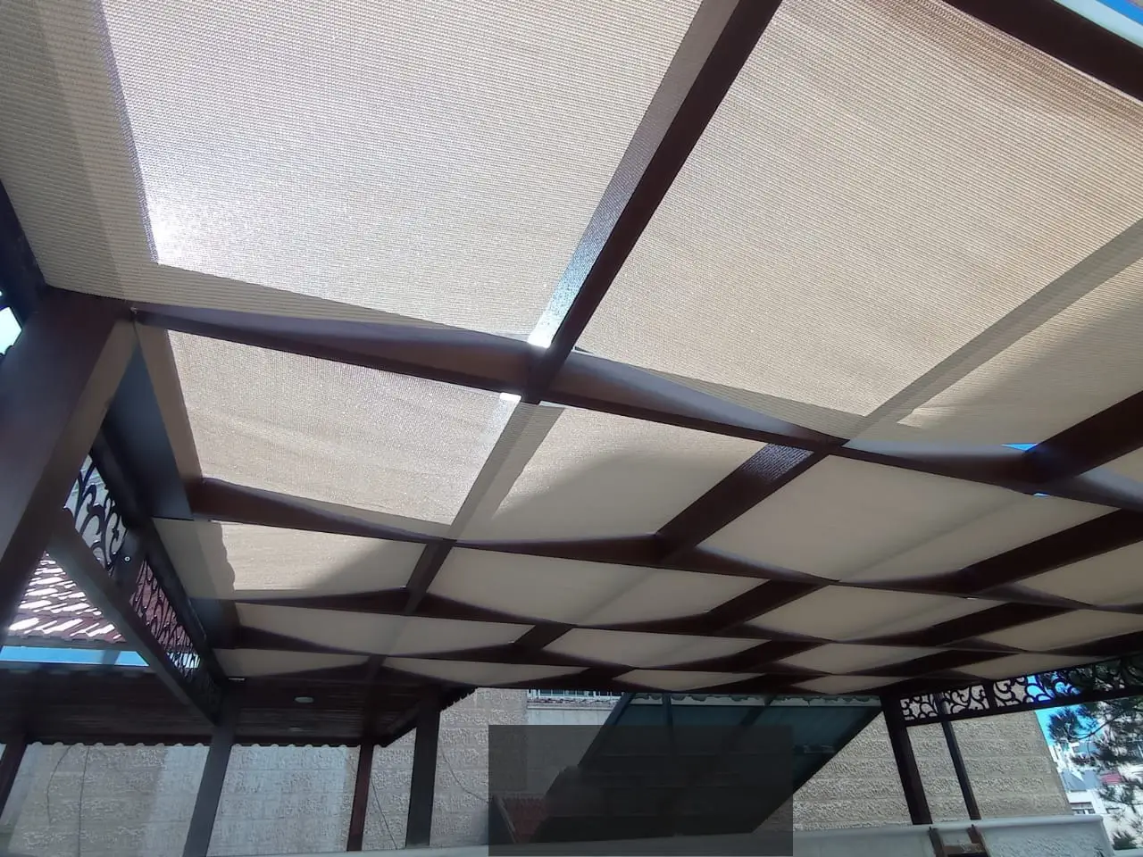 Custom Design & Installation: Aluminum Wood Finish Gates, Fences, Garage Doors, and Seasonal Pergolas - الصورة 11