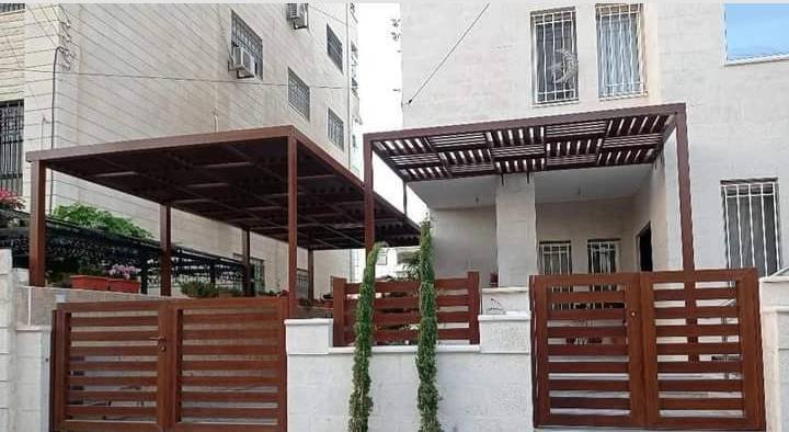 Custom Design & Installation: Aluminum Wood Finish Gates, Fences, Garage Doors, and Seasonal Pergolas - الصورة 8