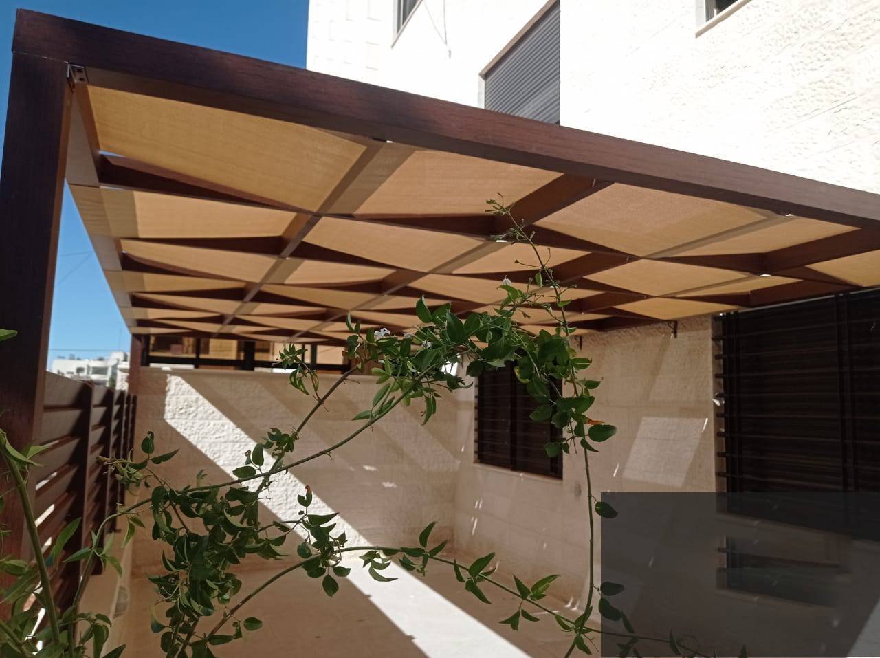 Custom Design & Installation: Aluminum Wood Finish Gates, Fences, Garage Doors, and Seasonal Pergolas - الصورة 9