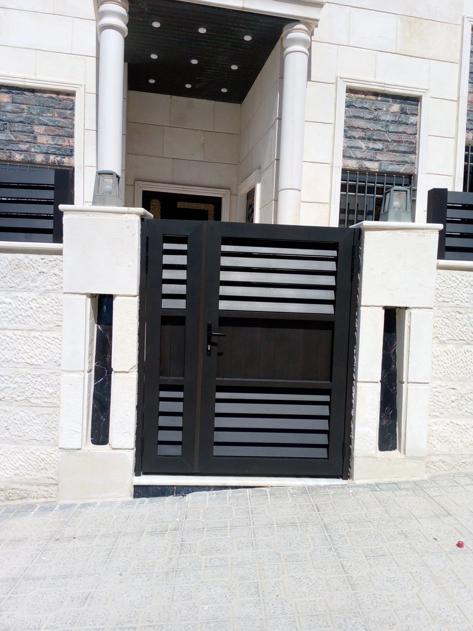 Custom Design & Installation: Aluminum Wood Finish Gates, Fences, Garage Doors, and Seasonal Pergolas - الصورة 30