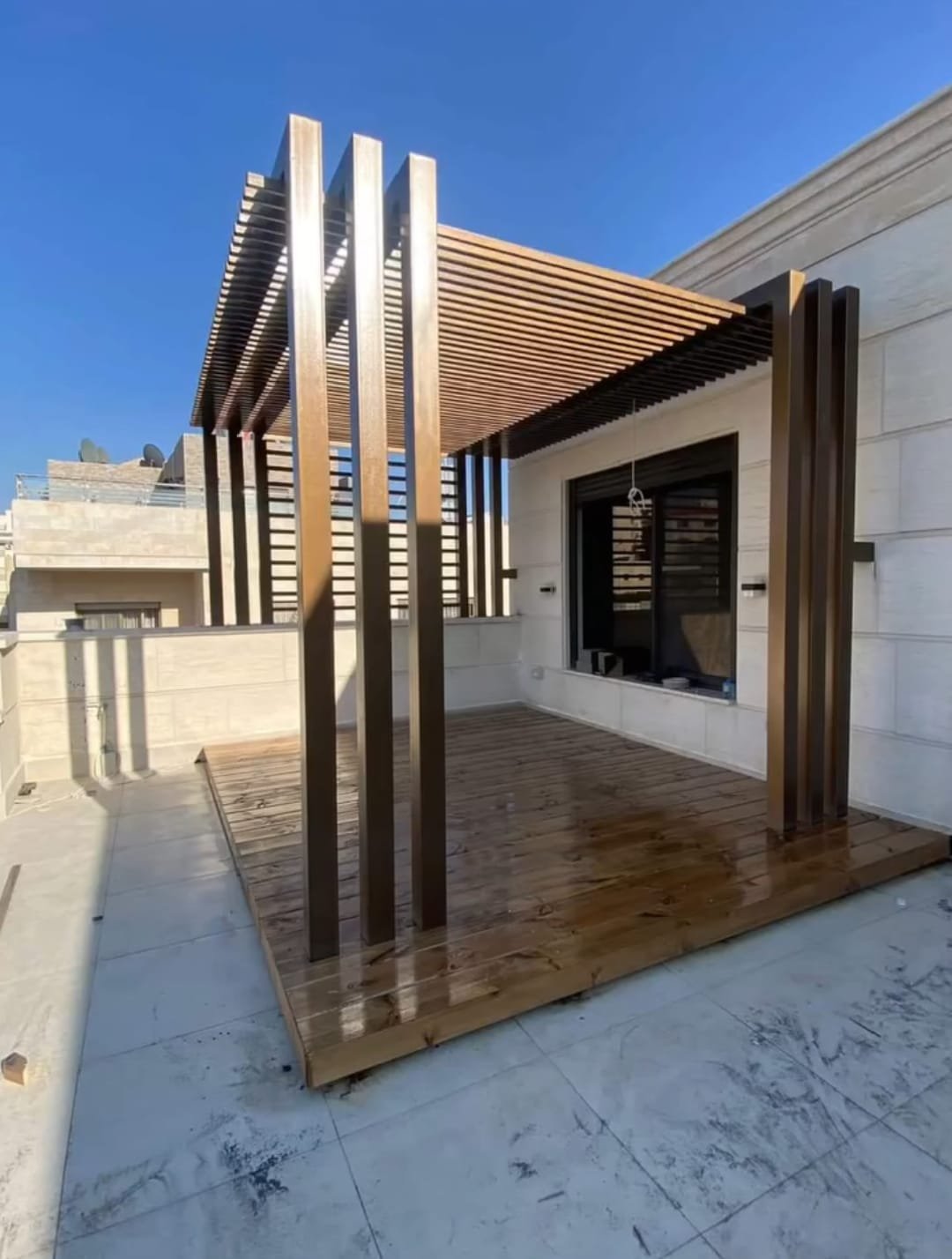 Custom Design & Installation: Aluminum Wood Finish Gates, Fences, Garage Doors, and Seasonal Pergolas - الصورة 19