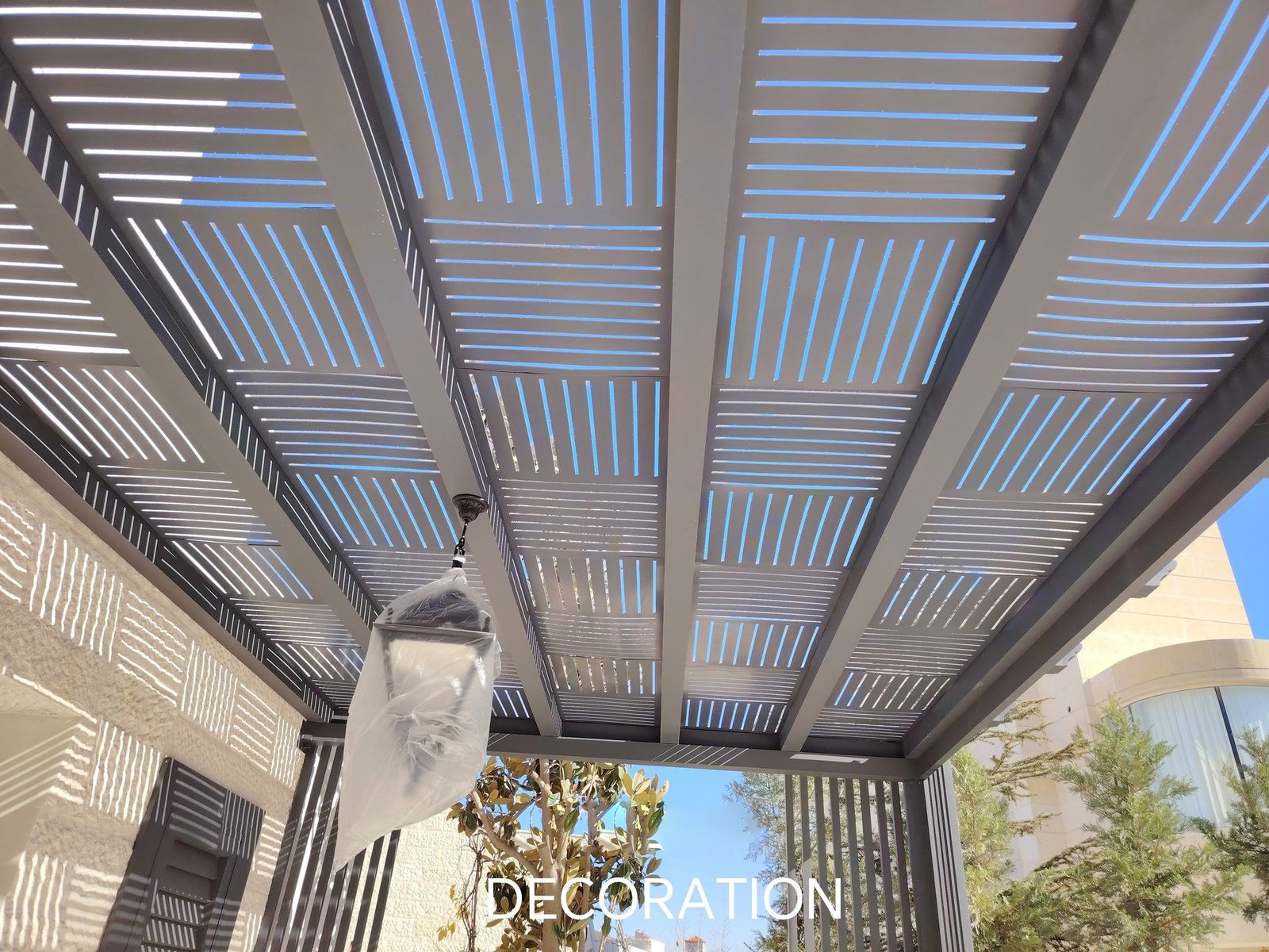 Custom Design & Installation: Aluminum Wood Finish Gates, Fences, Garage Doors, and Seasonal Pergolas - الصورة 5